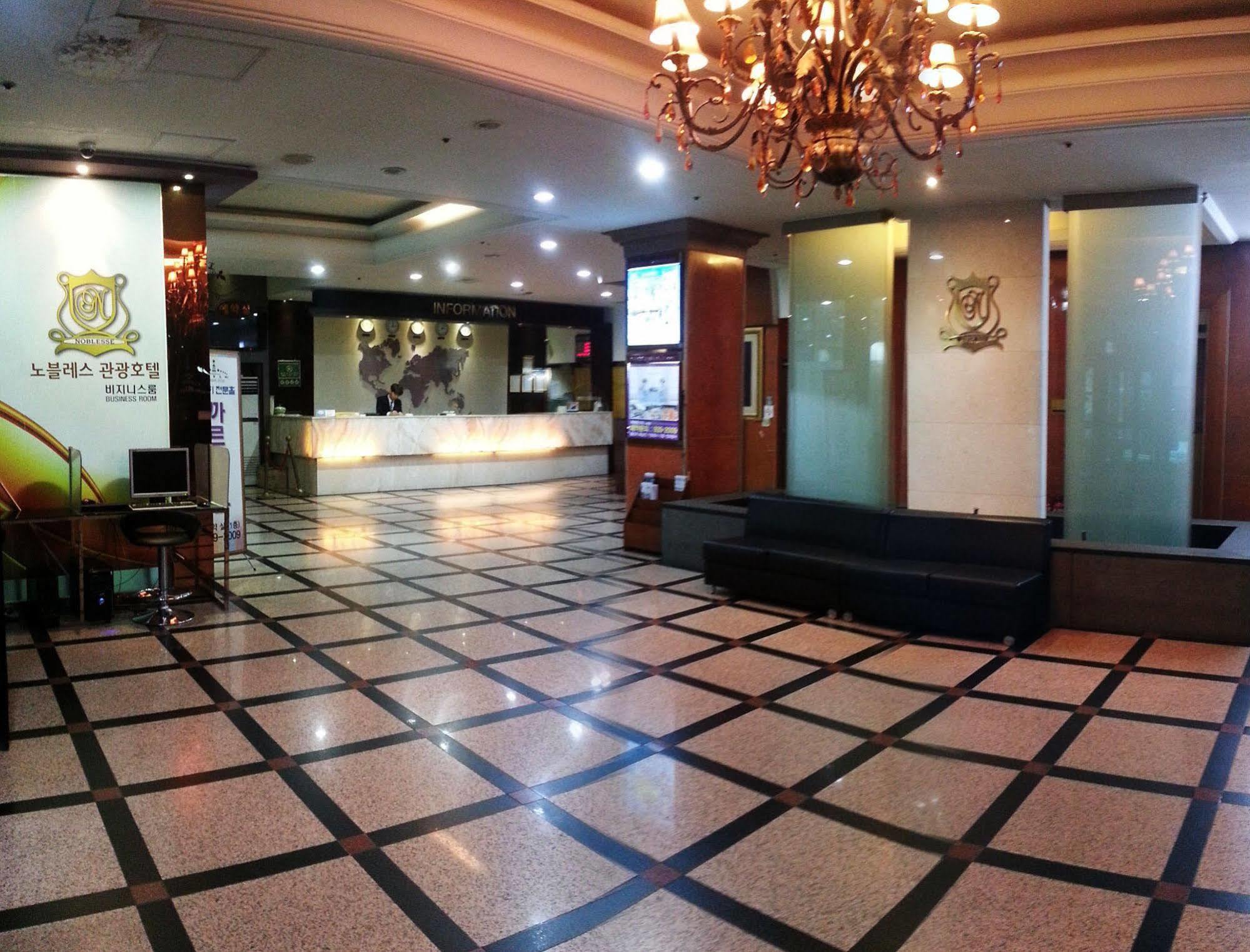 Hotel Noblesse Сеул Экстерьер фото