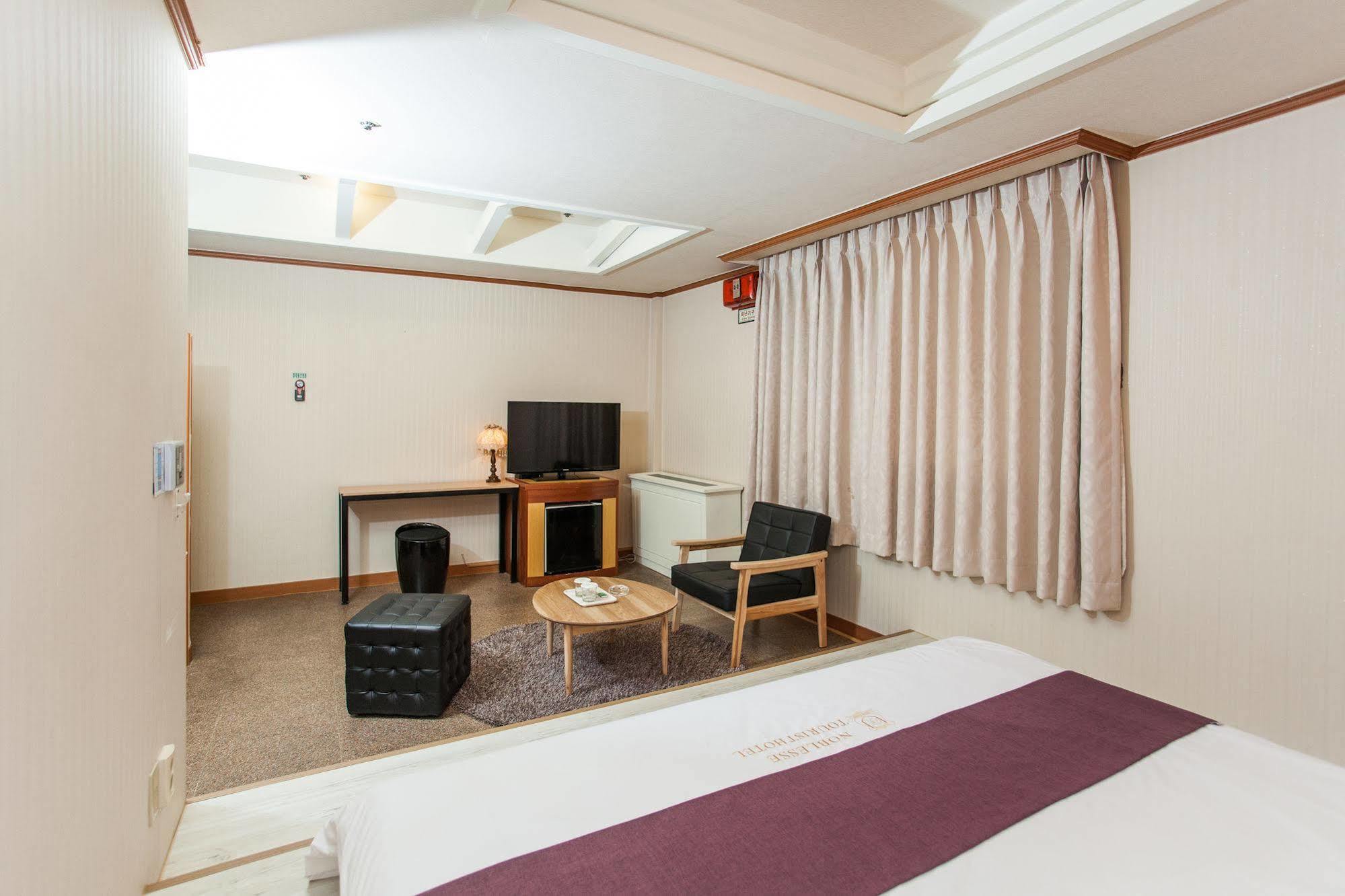 Hotel Noblesse Сеул Экстерьер фото