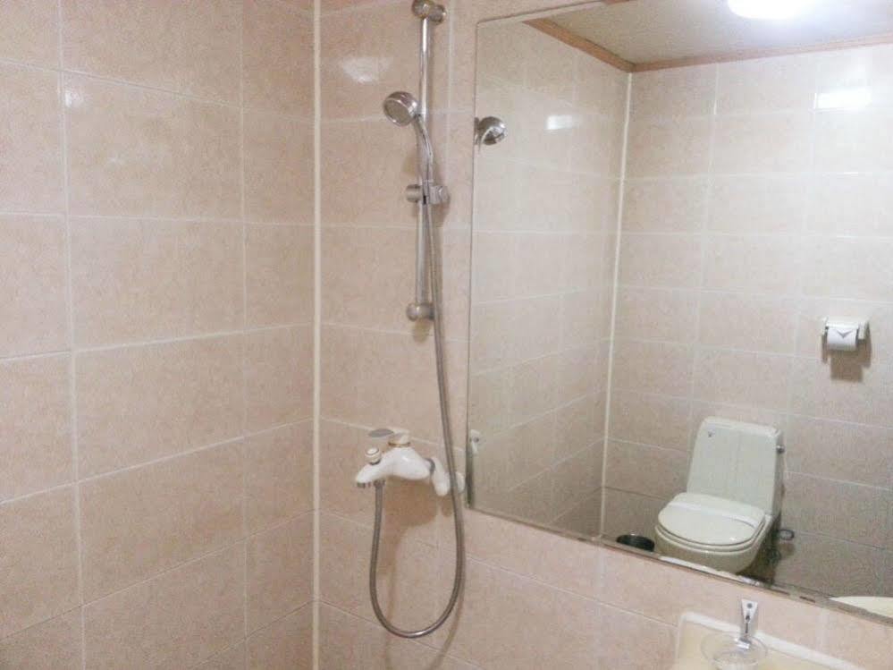 Hotel Noblesse Сеул Экстерьер фото