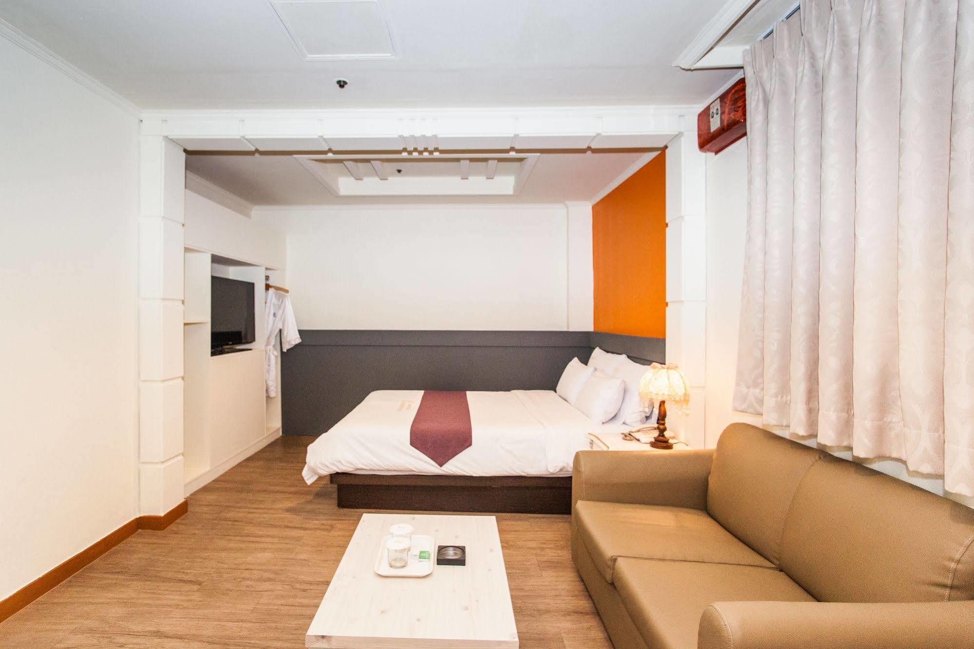 Hotel Noblesse Сеул Экстерьер фото