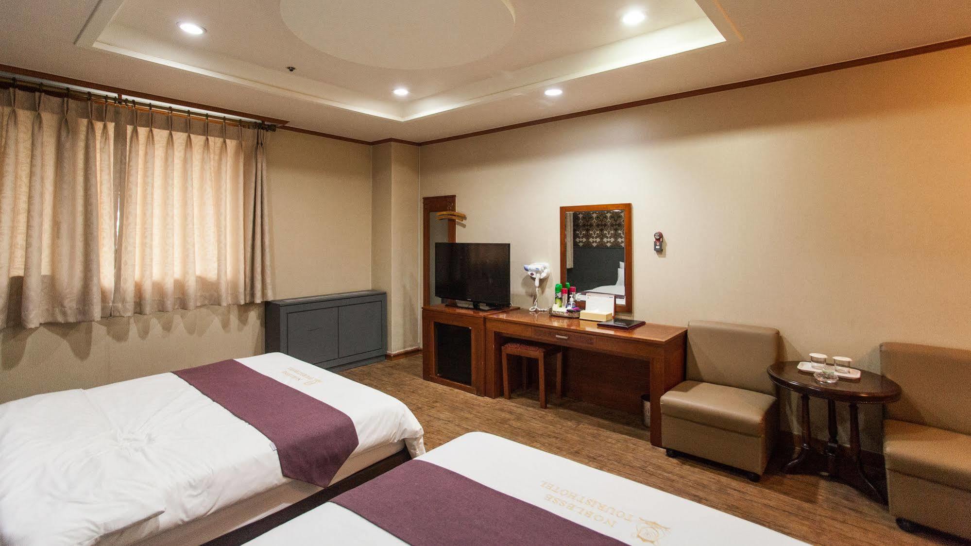 Hotel Noblesse Сеул Экстерьер фото