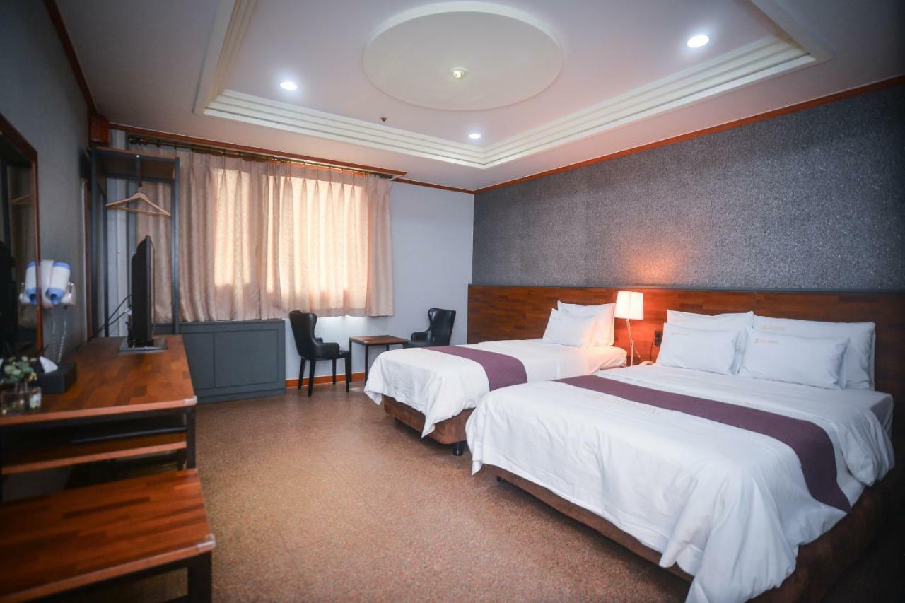 Hotel Noblesse Сеул Экстерьер фото