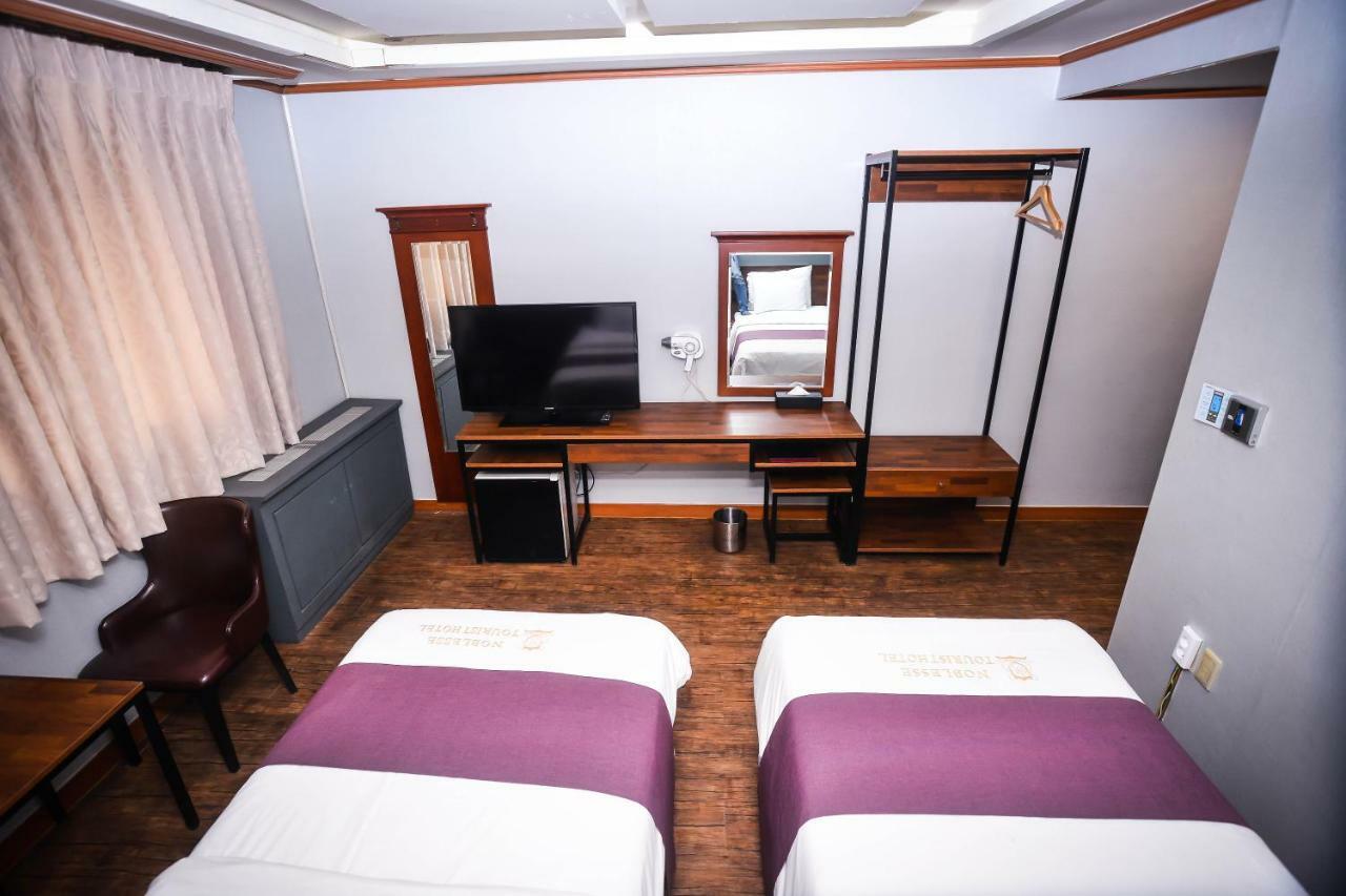 Hotel Noblesse Сеул Экстерьер фото