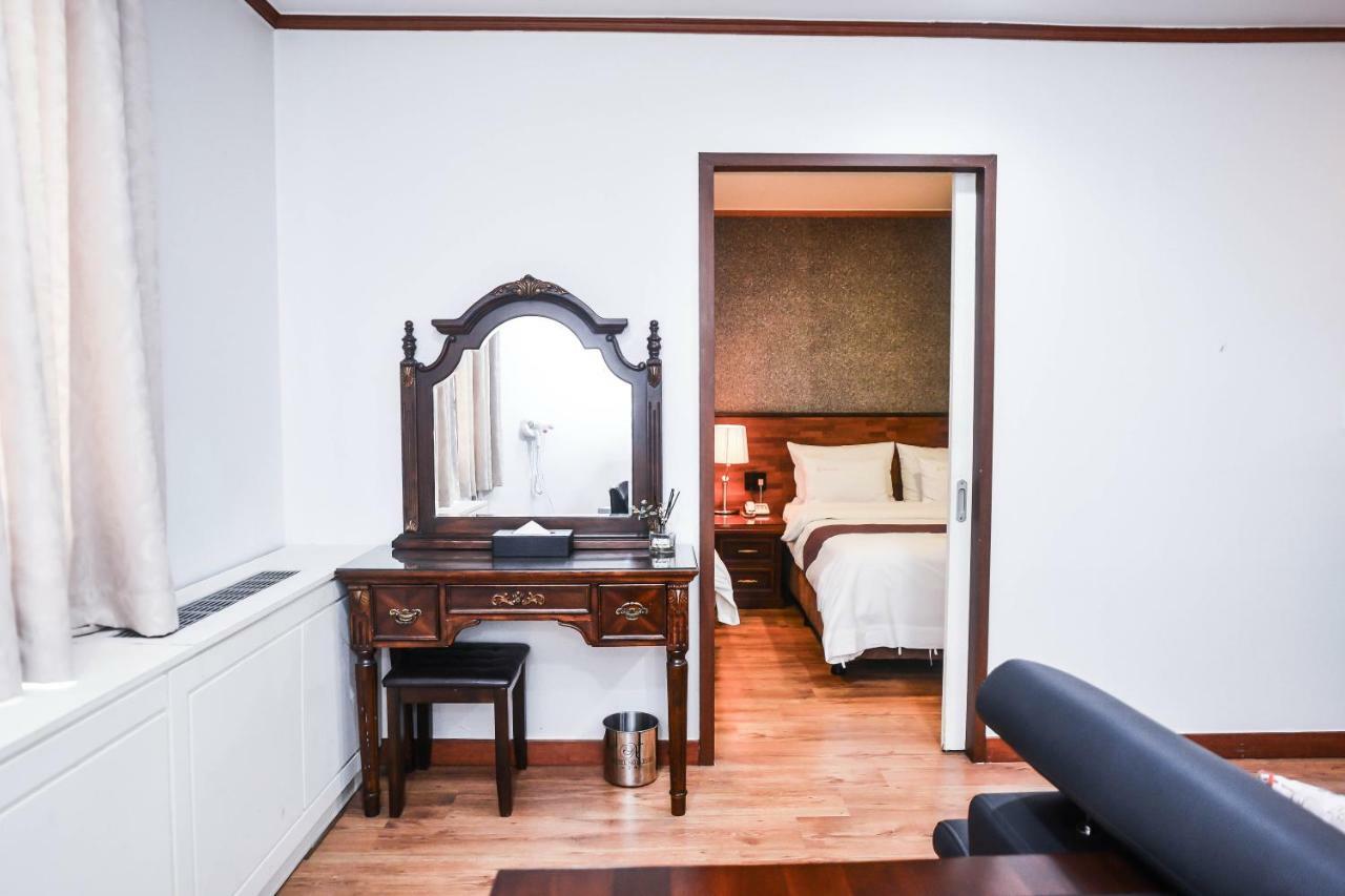 Hotel Noblesse Сеул Экстерьер фото