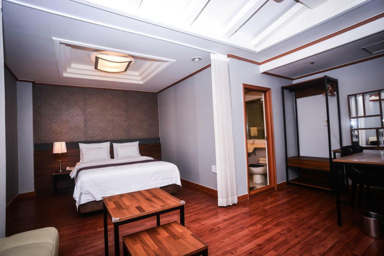 Hotel Noblesse Сеул Экстерьер фото