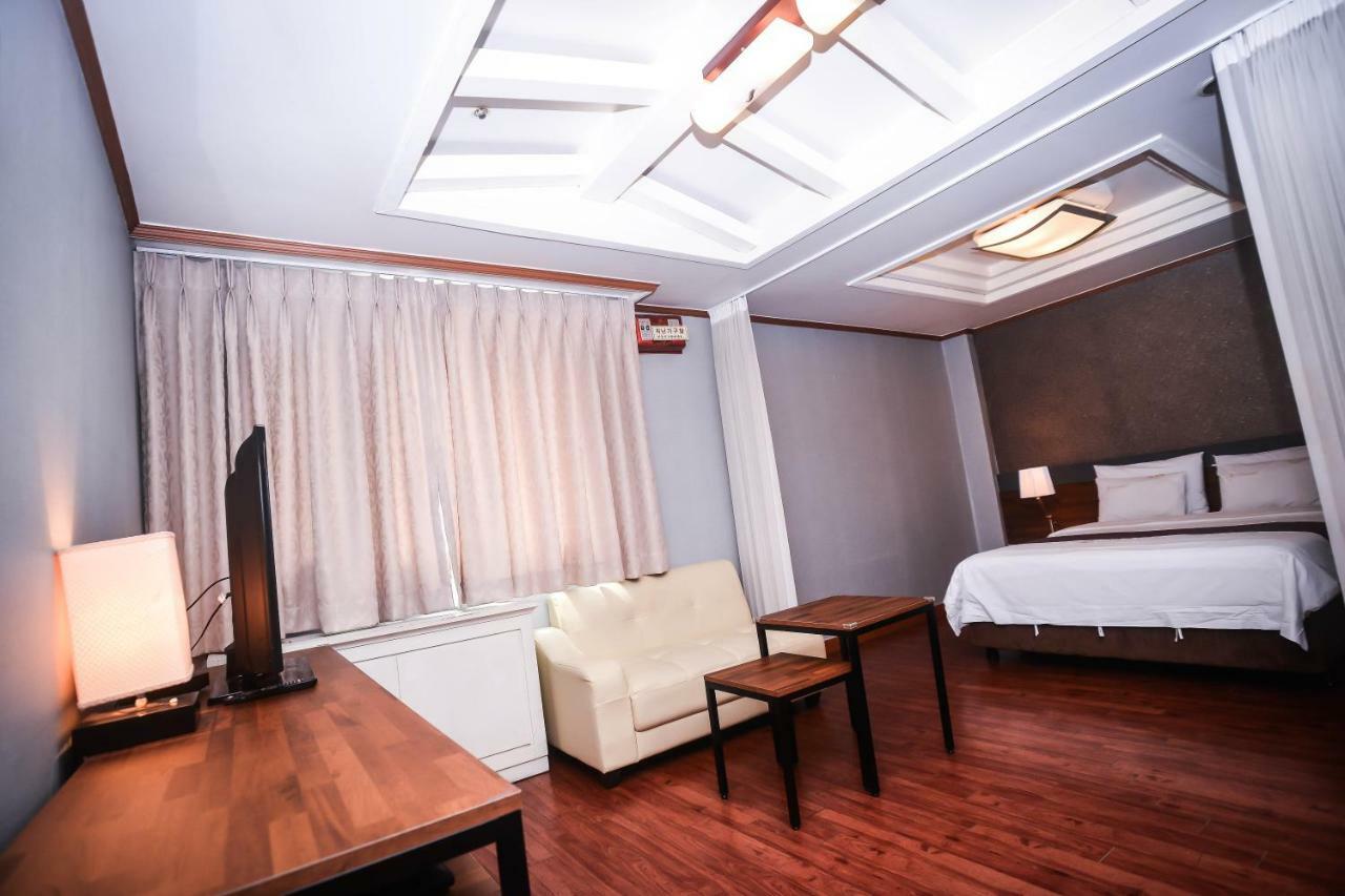 Hotel Noblesse Сеул Экстерьер фото